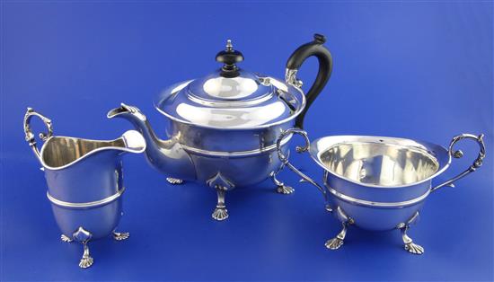 An Edwardian three piece silver tea set, gross 34 oz